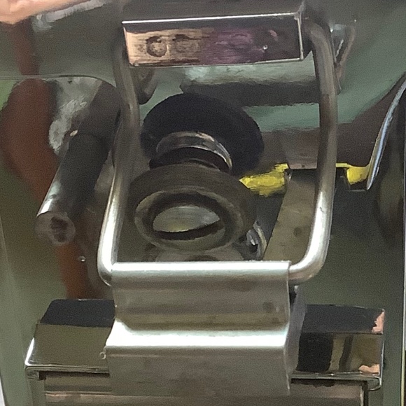 Vintage IONA Can Opener - Picture 2 of 5